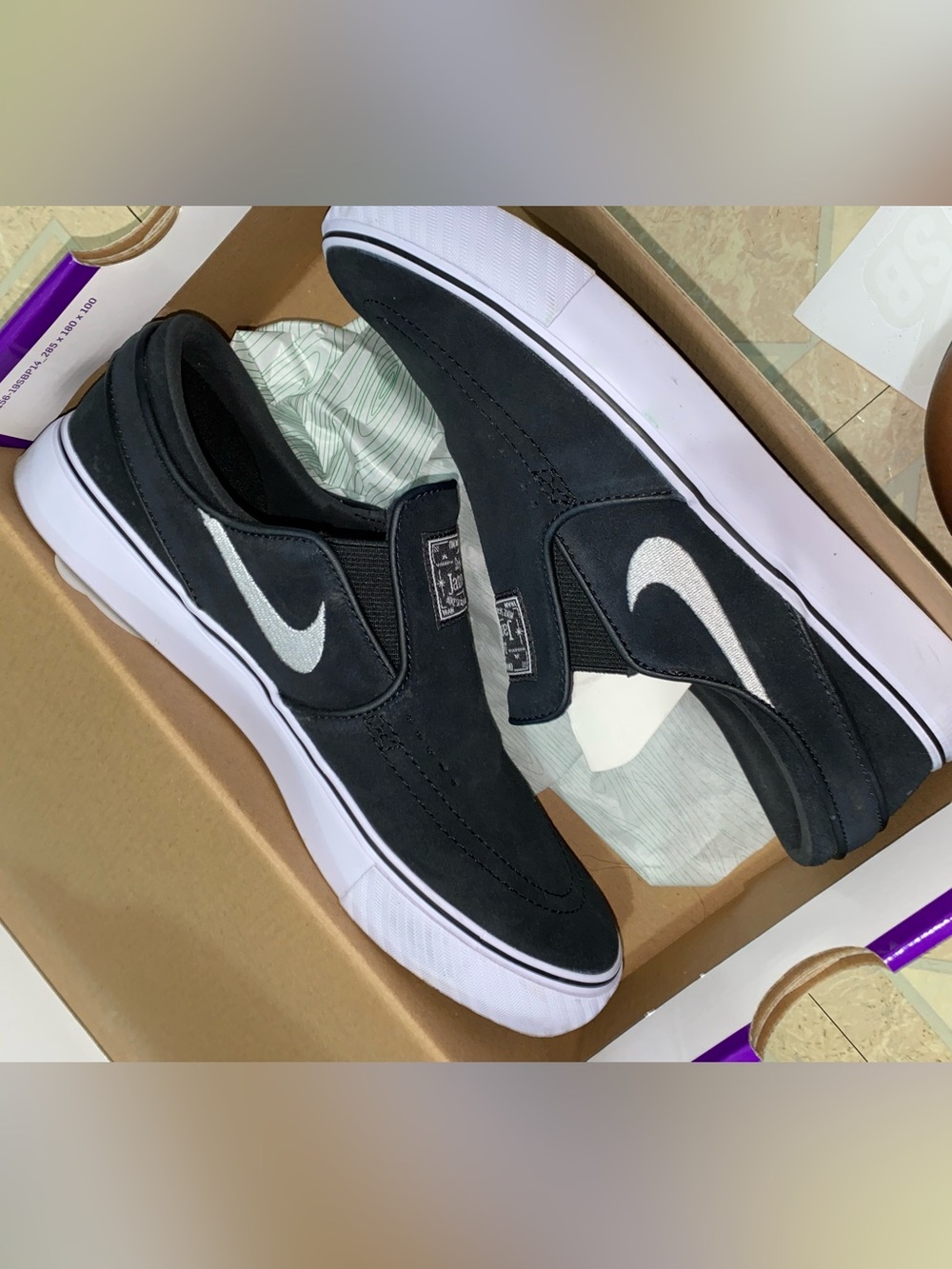 NIKE SB JANOSKI SLIP WOMEN’S 7/MEN’S 5.5